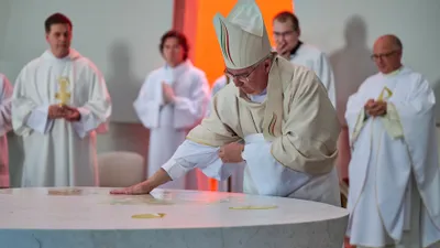Biskup Pavel Konzbul vysvětil chrám blahoslavené Marie Restituty v Brně-Lesné